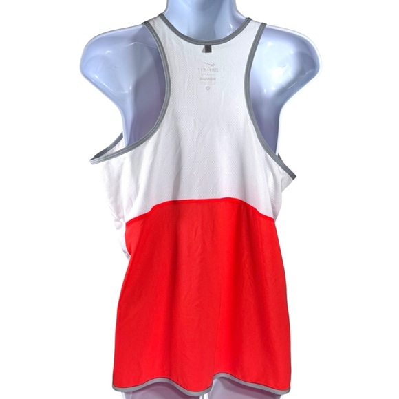 NWOT Women’s Nike Dry Fit Muscle Shirt Size XL - Picture 3 of 4